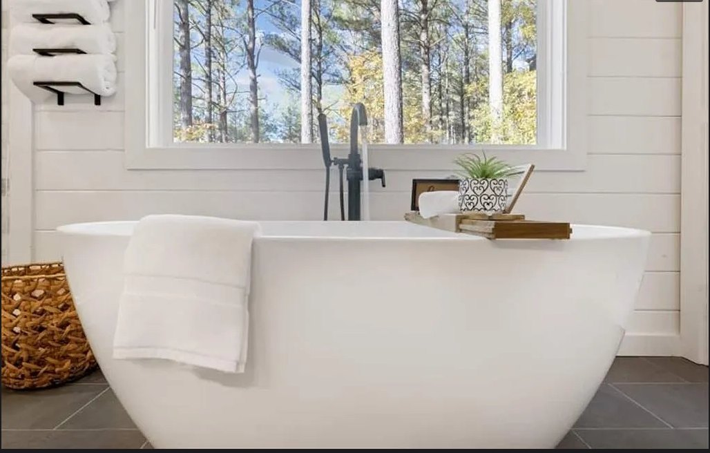 Freestanding soaking tub